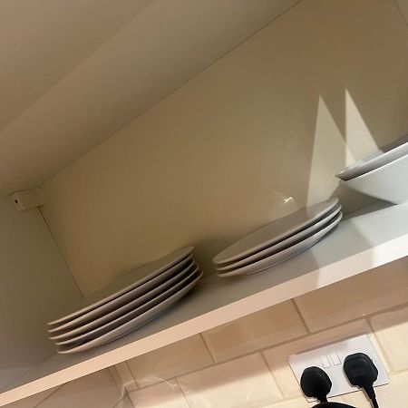Large Modern Studio Flat Apartment ลอนดอน ภายนอก รูปภาพ