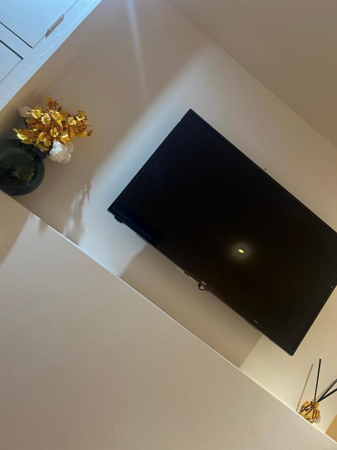 Large Modern Studio Flat Apartment ลอนดอน ภายนอก รูปภาพ
