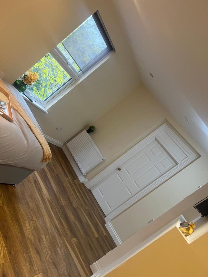 Large Modern Studio Flat Apartment ลอนดอน ภายนอก รูปภาพ