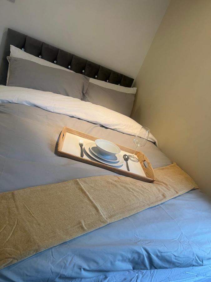 Large Modern Studio Flat Apartment ลอนดอน ภายนอก รูปภาพ