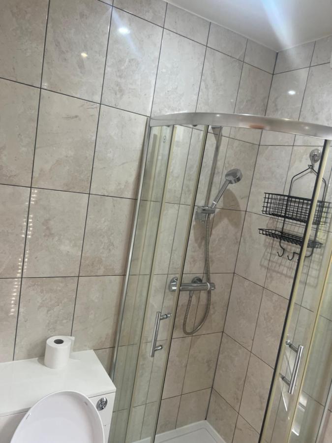 Large Modern Studio Flat Apartment ลอนดอน ภายนอก รูปภาพ